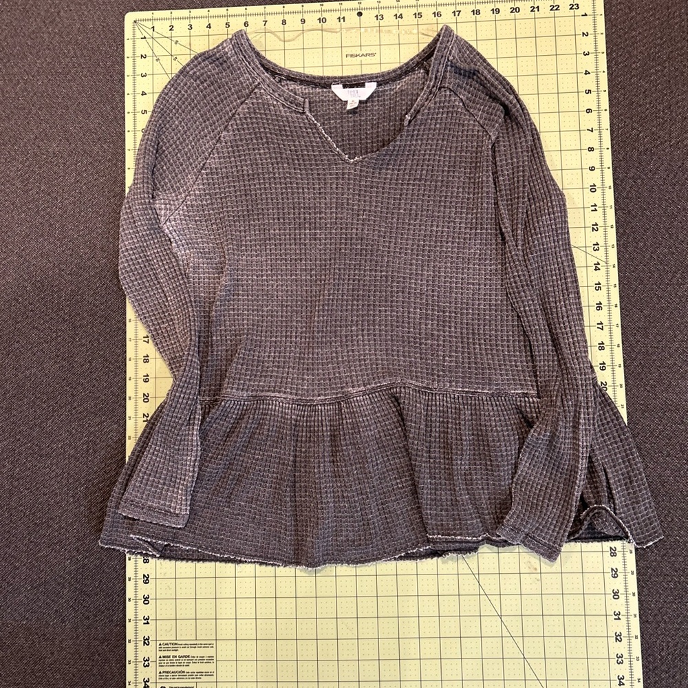 Time and Tru Waffle Knit Peplum Top XL Gray Long Sleeve Casual - Picture 3 of 6